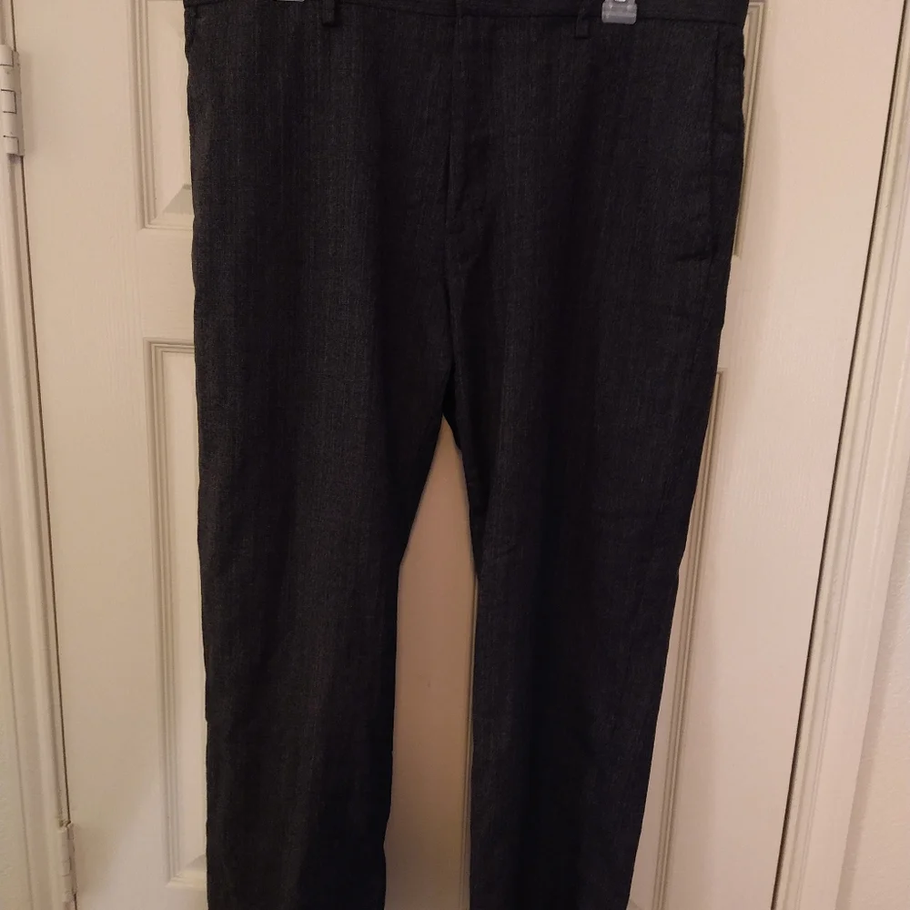 Banana Republic Modern Slim Fit Chino Pants Men's sz 36x26. - Picture 3 of 7
